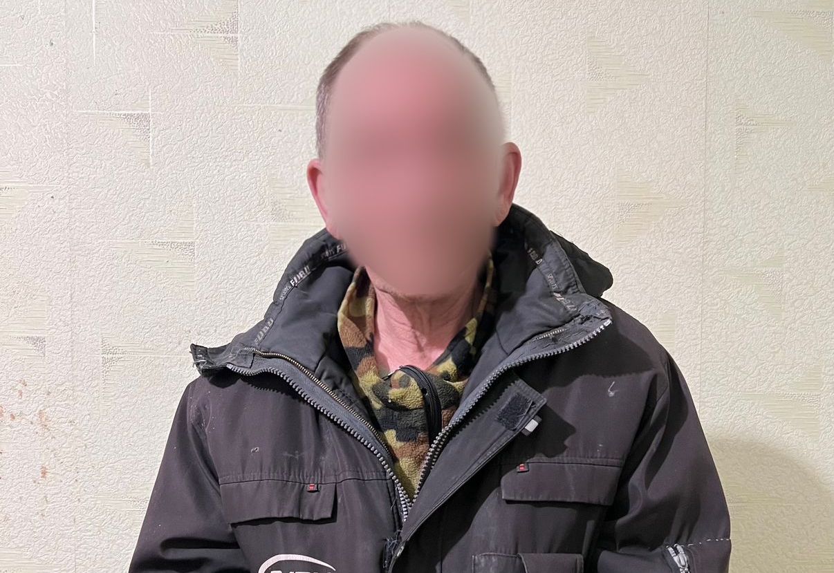 На Миколаївщині 66-річний чоловік спробував задушити 79-річну односільчанку, відібрав всі її заощадження і втік. Правда, недалеко (ФОТО)