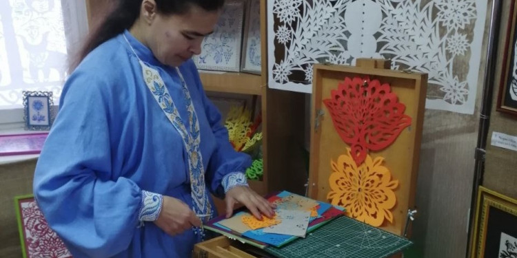 В Миколаєві відкрилась виставка витинанок Любові Запісочної (ФОТО)