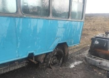 На Миколаївщині на міні підірвався автомобіль з бригадою «Прикарпаттяобленерго». На щастя, обійшлося без жертв (ФОТО)