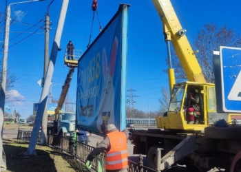 В Миколаєві знесли чергові незаконні білборди (ФОТО)