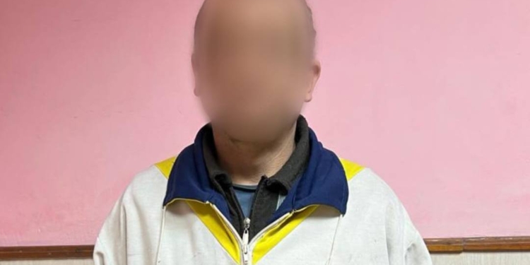 На Миколаївщині під час сумісного розпиття спиртного чоловік вдарив знайомого молотком по голові, а потім втік, бо удар був смертельним. Але його знайшли