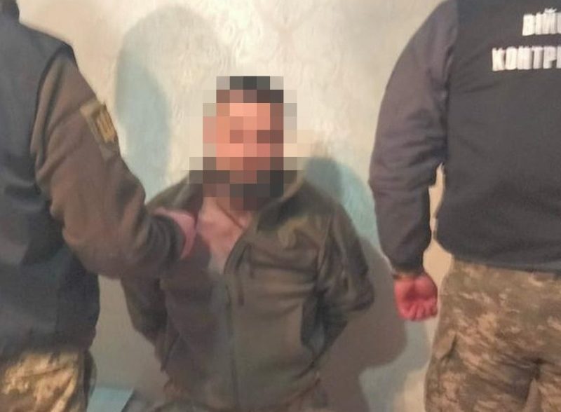 СБУ затримала зрадника-посадовця однієї з військових частин, який «зливав» ворогу дані про наступальні операції українських військ (ФОТО)