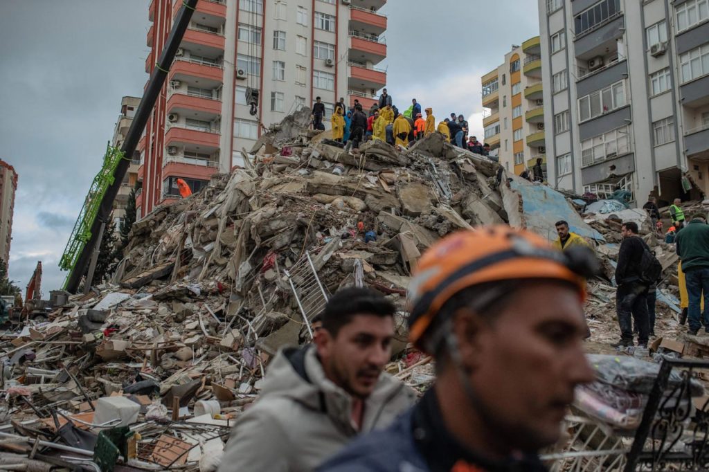 Загальна кількість загиблих від землетрусу у Туреччині та Сирії становить 28 тисяч людей 1