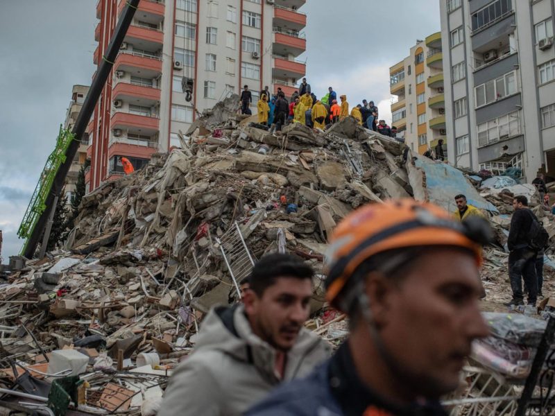 Жертв землетрусів в Турції і Сирії – близько 8 тис. Насправді – більше