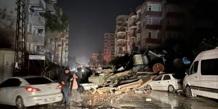 В Туреччині стався сильний землетрус, багато руйнувань, є загиблі (ФОТО, ВІДЕО)