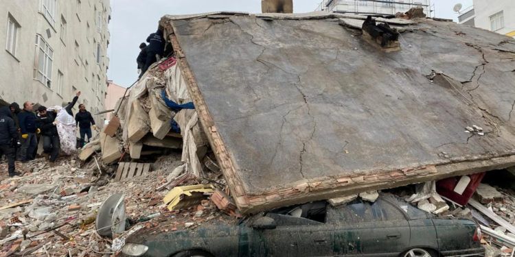 В Туреччині через землетрус вже тисячі жертв, постраждала Сирія (ВІДЕО)