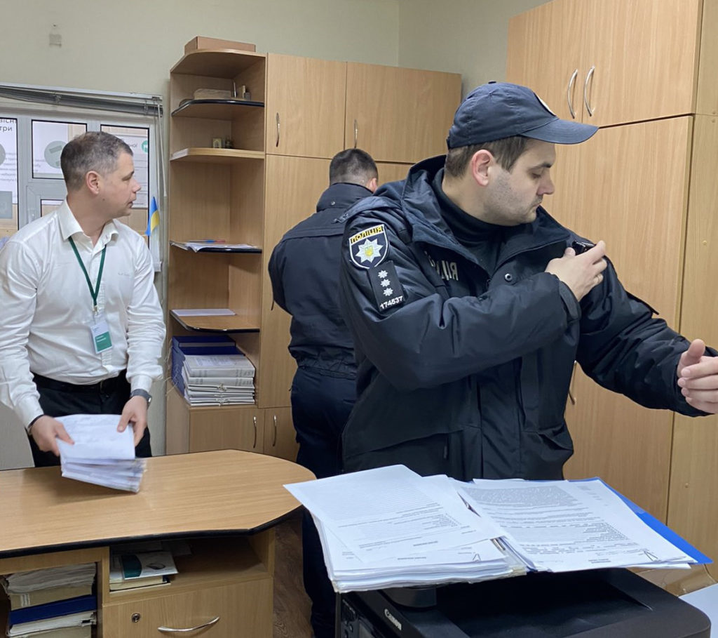 Адміністратор сервісного центру МВС Миколаєва виявив чергове підроблене посвідчення водія 1