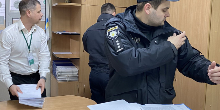 Адміністратор сервісного центру МВС Миколаєва виявив чергове підроблене посвідчення водія