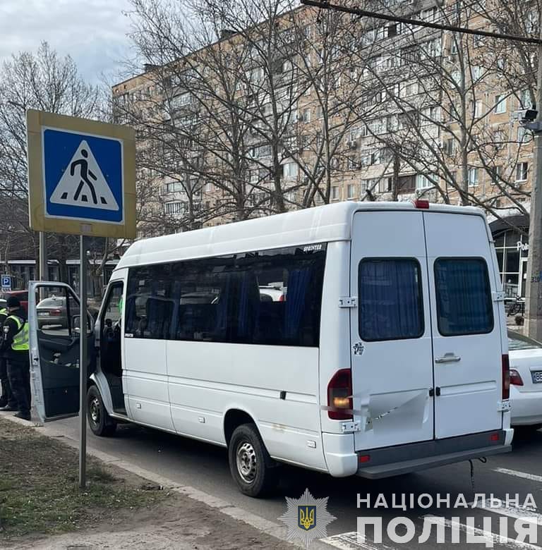 У Миколаєві мікроавтобус збив 11-річного хлопця – дитина в лікарні 1