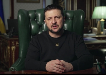 «Руїни, уламки й вирви від снарядів у землі – це автопортрет Росії, який вона малює там, де без Росії панує нормальне життя» – звернення Зеленського (ВІДЕО)
