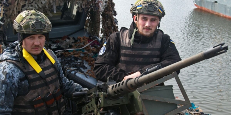 Військові моряки поблизу Очакова: «Свої «Раптори» русня сюди вже давно боїться відправляти» (ВІДЕО)