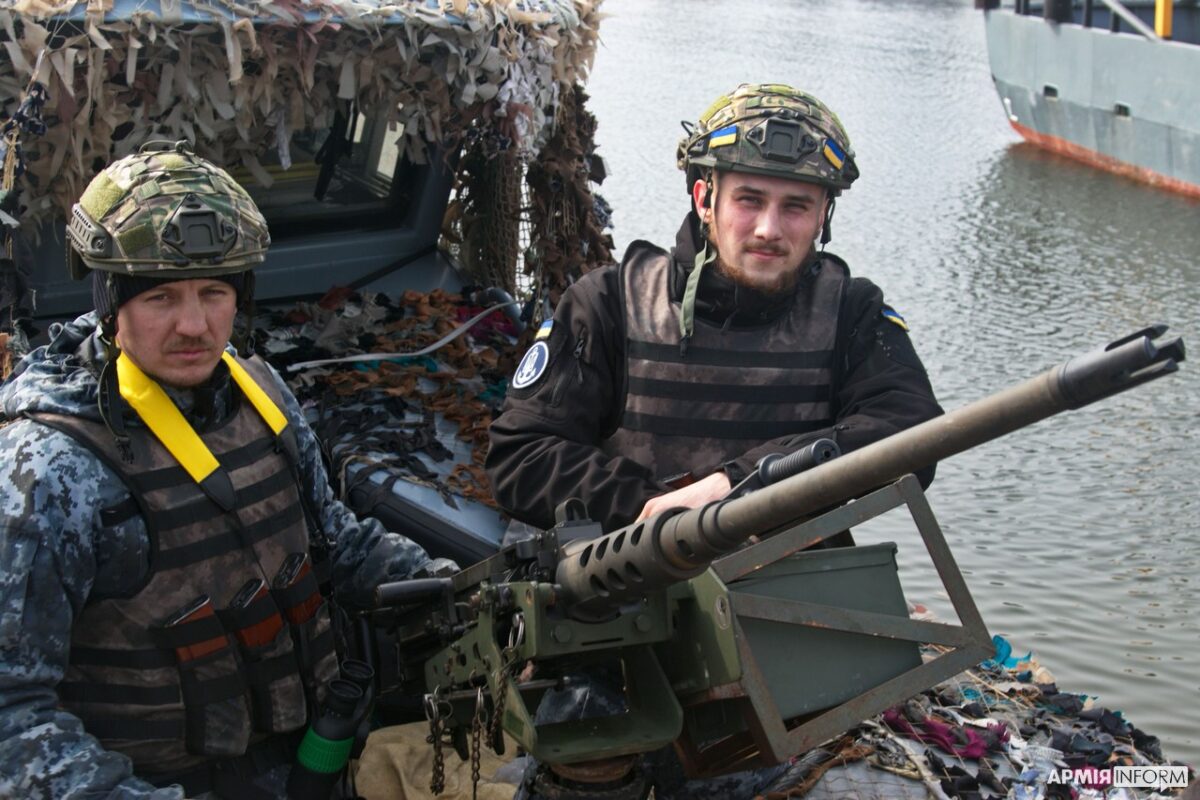 Військові моряки поблизу Очакова: «Свої «Раптори» русня сюди вже давно боїться відправляти» (ВІДЕО)