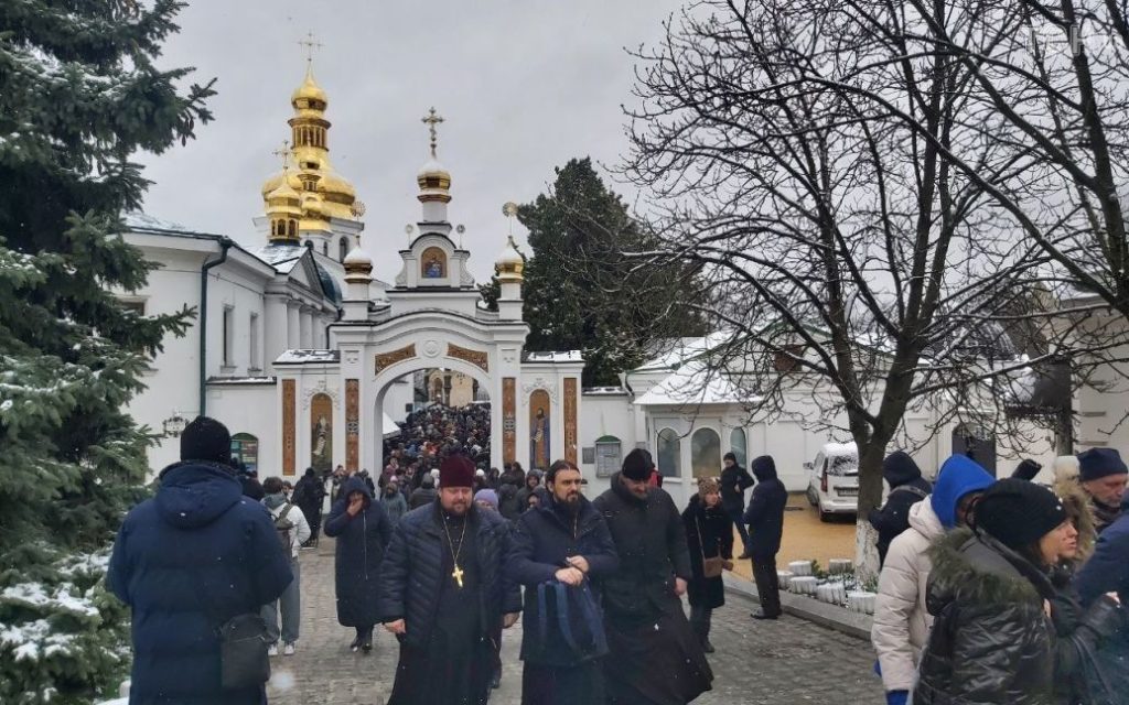 Сьогодні Московський патріархат повинен піти з Лаври. Що відбувається у храмі (ФОТО) 4