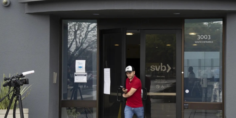 У США збанкрутував один із найбільших банків – Silicon Valley Bank. Чому