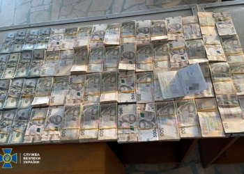 СБУ викрила ділків, які у валізах намагалися завезти в Україну готівку на 37 млн грн., викрадених на ТОТ (ФОТО)