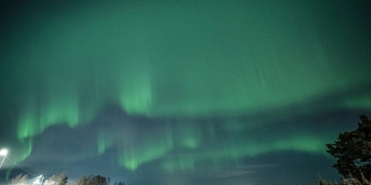 Пілот літака Finnair зробив додаткове коло в небі, що показати пасажирам яскраве північне сяйво