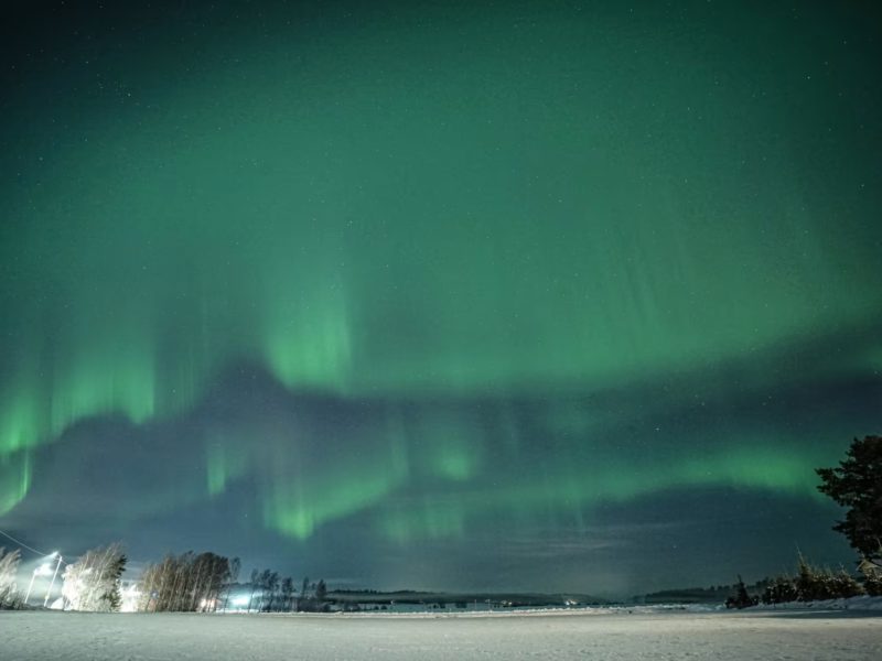 Пілот літака Finnair зробив додаткове коло в небі, що показати пасажирам яскраве північне сяйво