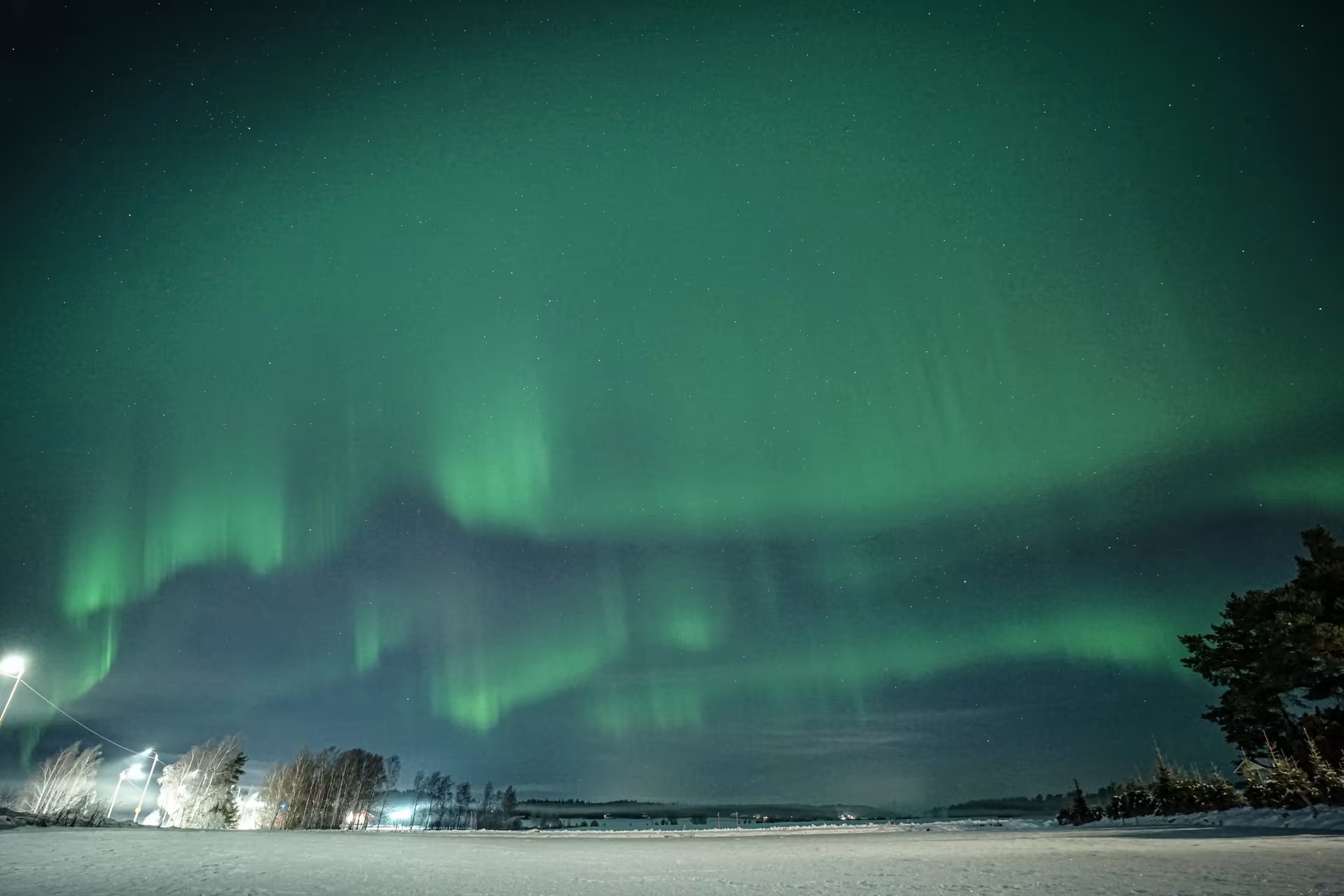 Пілот літака Finnair зробив додаткове коло в небі, що показати пасажирам яскраве північне сяйво