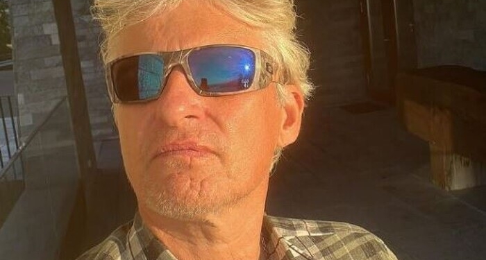 Двоє російських олігархів просять виключити їх із санкційних списків, тому що вони «виїхали з росії і не підтримують режим путіна»