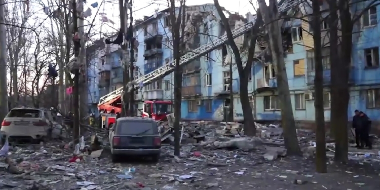 «Держава-терорист хоче перетворити кожен день для наших людей на день терору» – Зеленський прокоментував ракетний удар росіян по Запоріжжю (ВІДЕО)