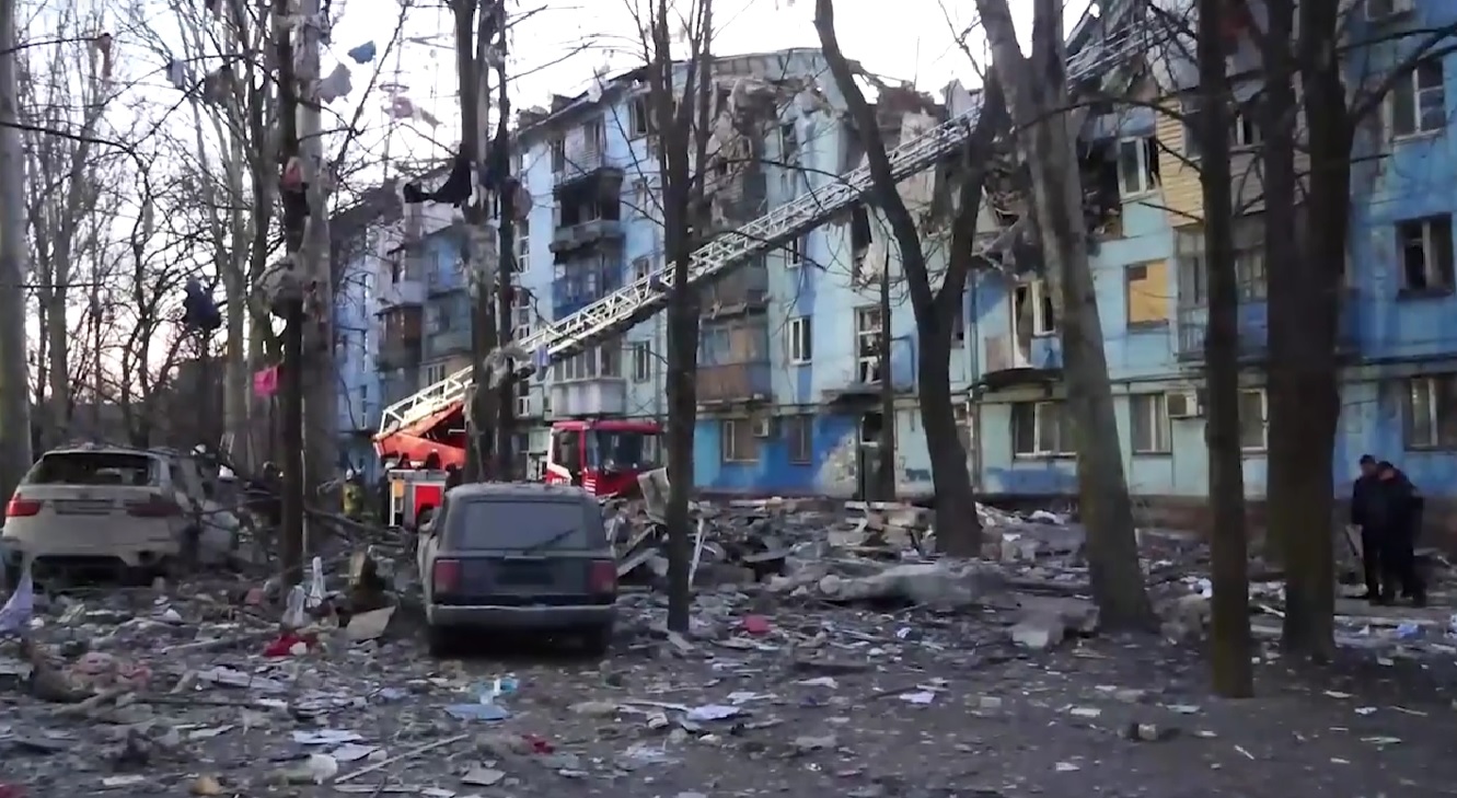 «Держава-терорист хоче перетворити кожен день для наших людей на день терору» – Зеленський прокоментував ракетний удар росіян по Запоріжжю (ВІДЕО)