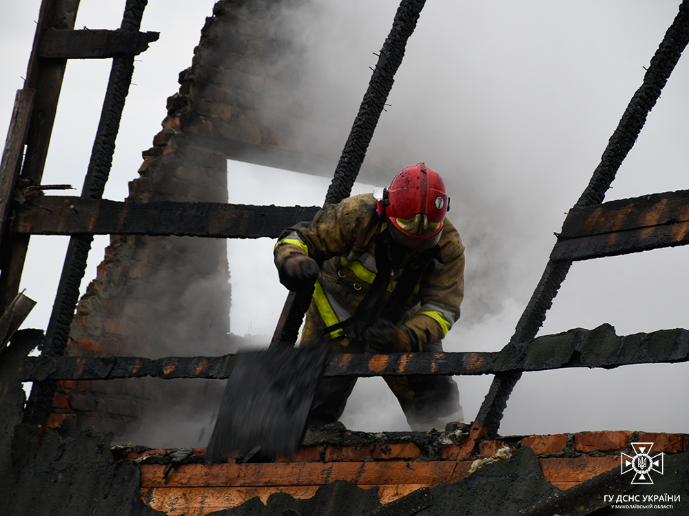 Зранку поблизу Миколаєва спалахнув дачний будинок (ФОТО) 1