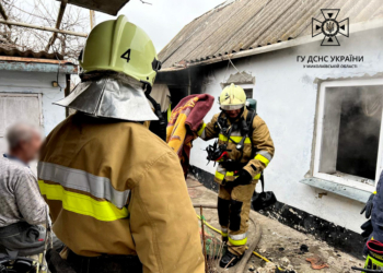 В Миколаєві на пожежі постраждав 64-річний чоловік – він госпіталізований (ФОТО)