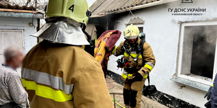 В Миколаєві на пожежі постраждав 64-річний чоловік – він госпіталізований (ФОТО)