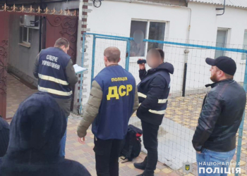 В Миколаєві поліцейські викрили злочинну групу на вимаганні неіснуючого боргу в 7 тисяч доларів США (ФОТО)