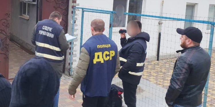 В Миколаєві поліцейські викрили злочинну групу на вимаганні неіснуючого боргу в 7 тисяч доларів США (ФОТО)