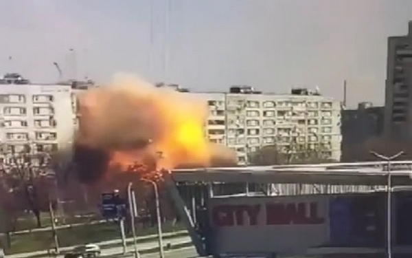 «Росія зі звірячою жорстокістю обстрілює Запоріжжя» – Зеленський після атаки рашистів по мирним багатоповерхівкам (ВІДЕО)