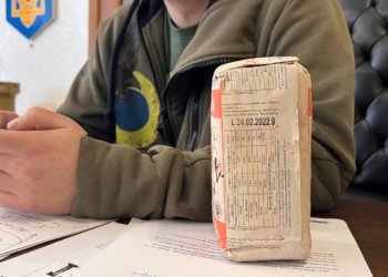 Начальник Миколаївської ОВА виставив на аукціон пачку «Артемсолі», випущену 24 лютого 2022 року (ВІДЕО)