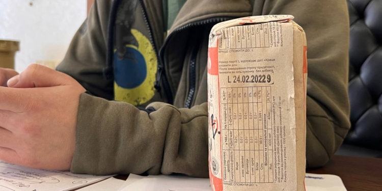 Начальник Миколаївської ОВА виставив на аукціон пачку «Артемсолі», випущену 24 лютого 2022 року (ВІДЕО)