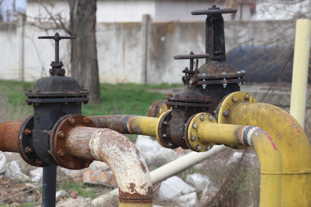 «Миколаївгаз» обіцяє за тиждень повернути газ в домівки мешканців села Прибузьке (ФОТО) 1