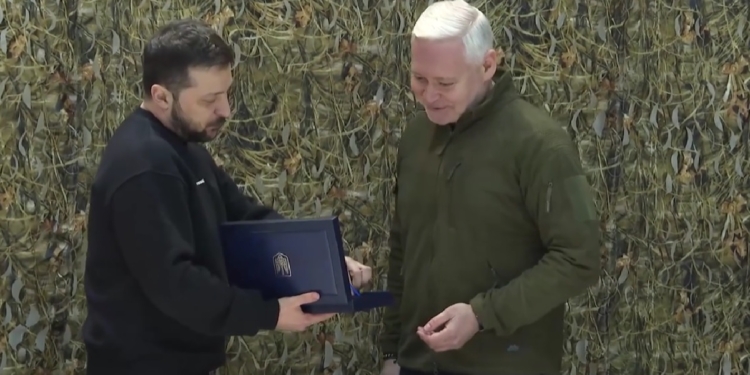 Зеленський привіз Харкову відзнаку «Місто-герой» (ВІДЕО)