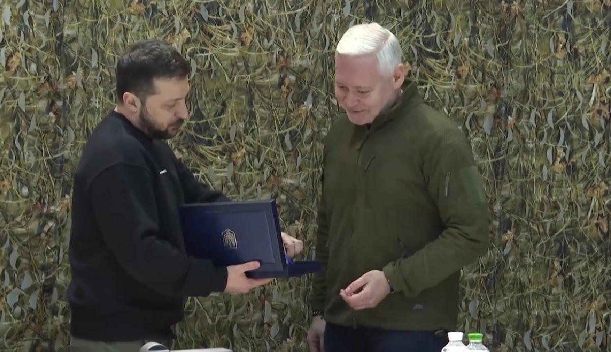 Зеленський привіз Харкову відзнаку «Місто-герой» (ВІДЕО)
