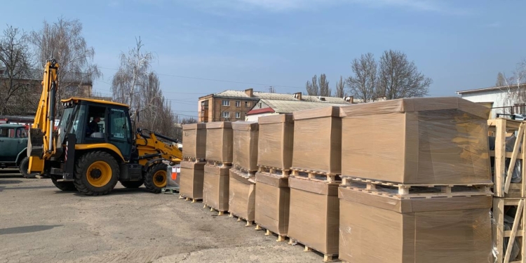 Миколаїв отримав з Франції твердопаливні печі – для людей, чиї домівки зазнали руйнувань через обстріли (ФОТО)