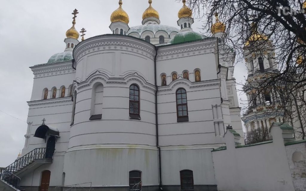 Сьогодні Московський патріархат повинен піти з Лаври. Що відбувається у храмі (ФОТО) 7