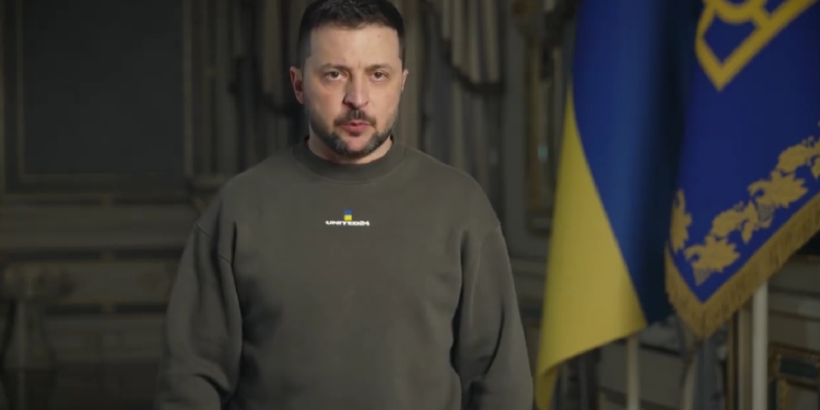 Про спеціальні наради з військовими щодо ситуації на фронті та заклик до українці підтримувати наших воїнів – про що говорив Зеленський в своєму зверненні (ВІДЕО)