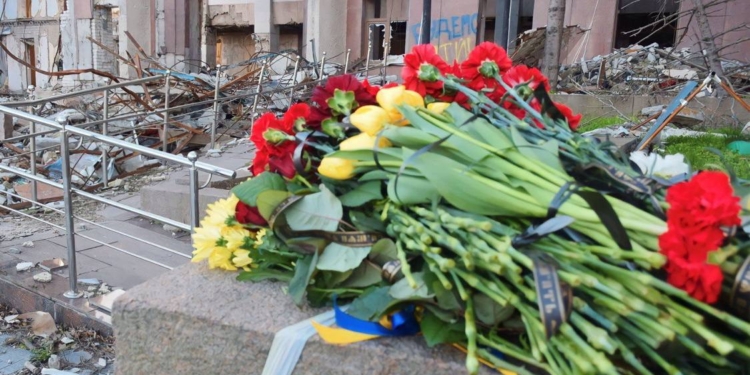 Річниця руйнування російською ракетою будівлі Миколаївської ОДА. Згадайте тих, хто загинув