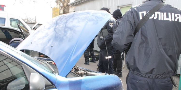 До сервісного центру МВС Миколаєва двічі викликали поліцію (ФОТО)