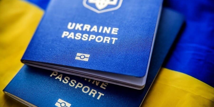 У Німеччині став доступний український паспортний сервіс