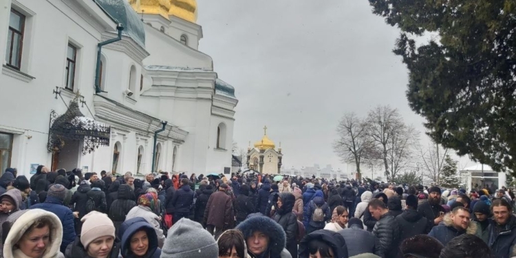 Сьогодні Московський патріархат повинен піти з Лаври. Що відбувається у храмі (ФОТО)