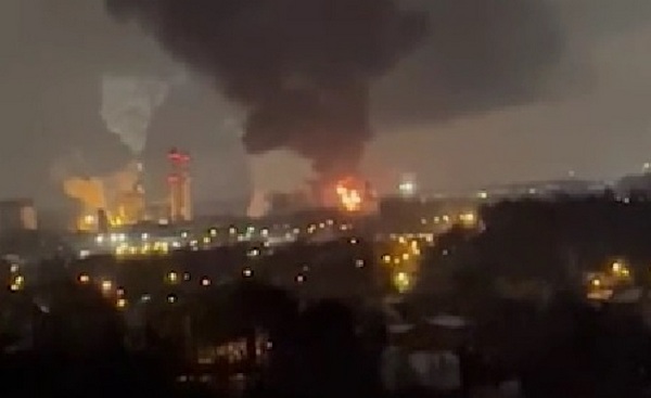 Спочатку вибух, потім пожежа: під Москвою горить коксогазовий завод (ВІДЕО)
