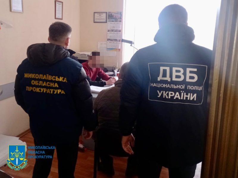 В Миколаєві підозрюваний в заволодінні бюджетними коштами запропонував слідчому поліції 150 тис.грн. хабаря