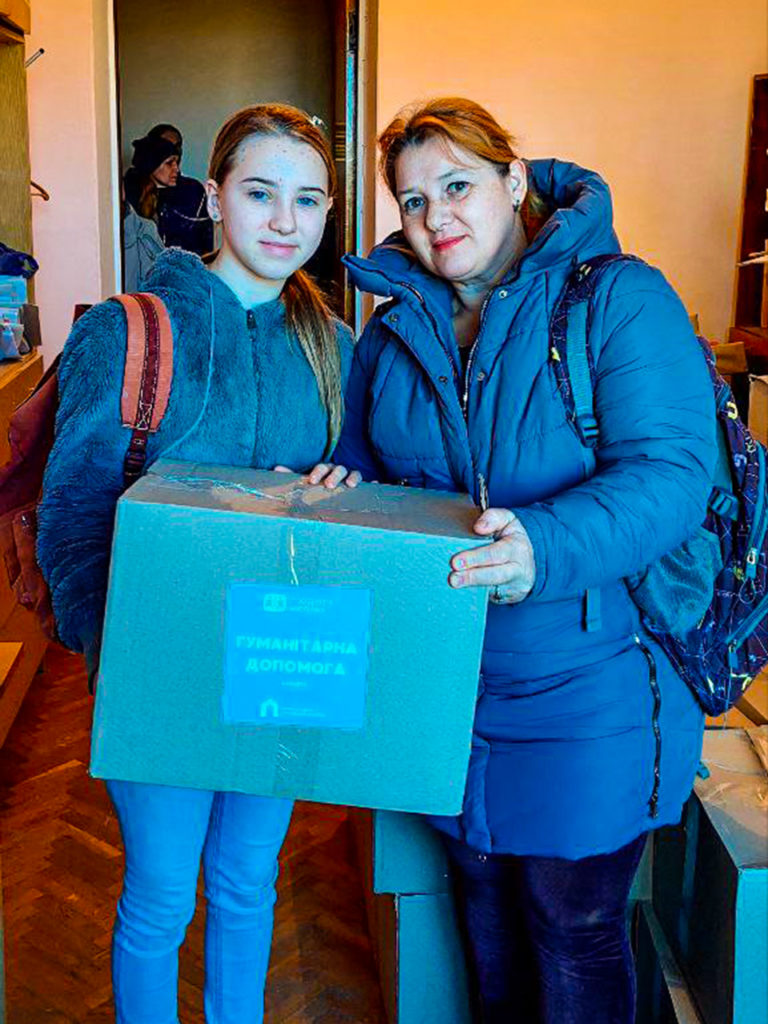 Програма екстреної допомоги SOSДІТИ в Миколаєві: ще 35 наборів необхідного приладдя для навчання передано юним миколаївцям (ФОТО) 19