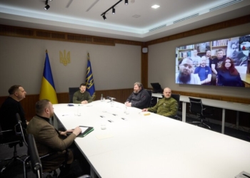 “Орли мух не ловлять”. Зеленський поспілкувався з полярниками зі станції Вернадського (ВІДЕО)