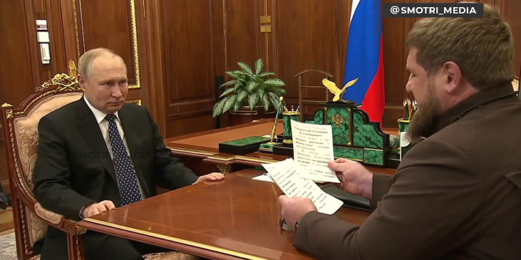 Зустрілися двоє хворих. На зустрічі путіна з кадировим помітили знакові деталі (ФОТО, ВІДЕО)