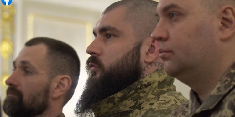 Президент Зеленський нагородив добровольців (ВІДЕО)