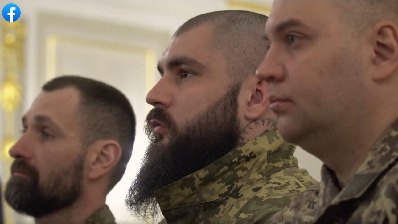 Президент Зеленський нагородив добровольців (ВІДЕО)